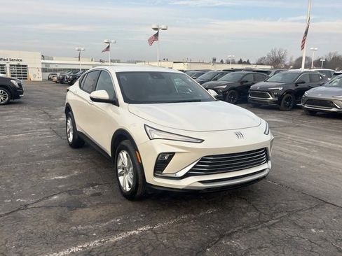 Used 2024 Buick Envista Preferred w/ Convenience I Package image 3