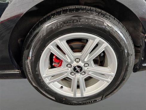 Used 2013 Ford Mustang Coupe RWD image 21