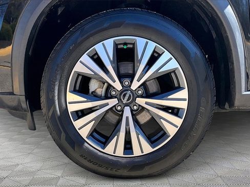 Used 2023 Nissan Rogue SV image 9