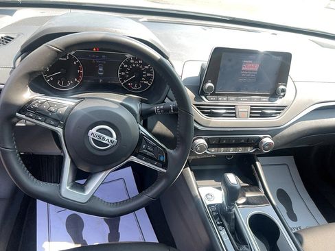 Used 2022 Nissan Altima 2.5 SV w/ SV Premium Package image 15
