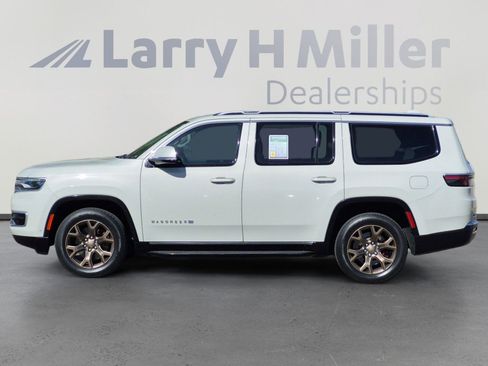 Used 2022 Jeep Wagoneer Series II AWD/4WD image 12