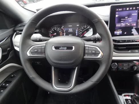 Used 2025 Jeep Compass Limited AWD/4WD image 11