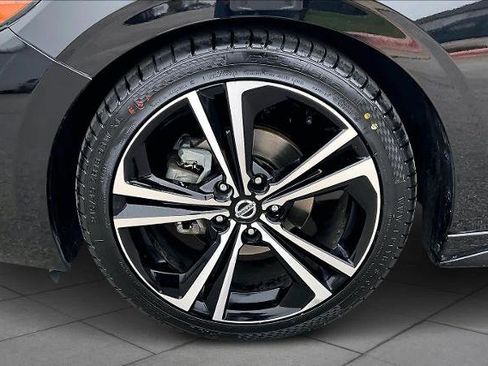 Certified 2022 Nissan Sentra SR w/ SR Premium Package image 10