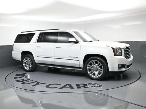 Used 2017 GMC Yukon XL SLT w/ Premium Edition AWD/4WD image 2