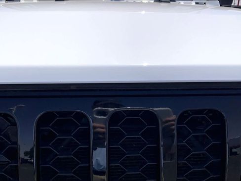 Used 2022 Jeep Gladiator Sport AWD/4WD image 32