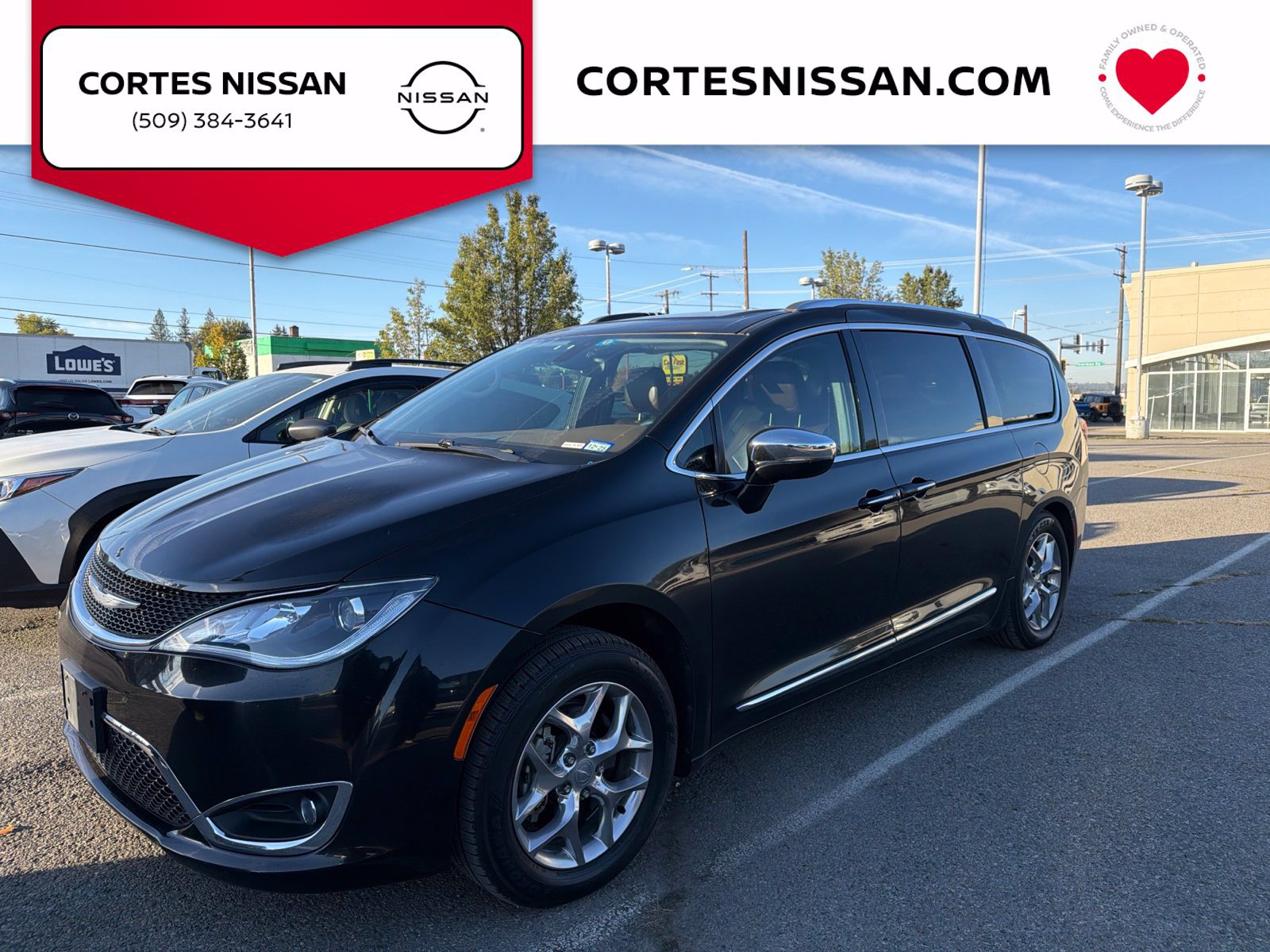 Used 2017 Chrysler Pacifica Limited w/ UConnect Theater Package FWD image 1