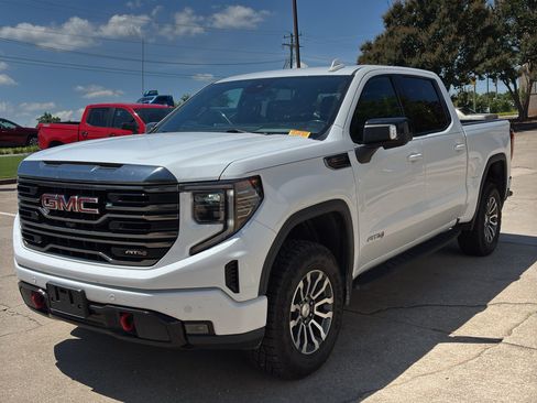 Used 2023 GMC Sierra 1500 AT4 AWD/4WD image 3