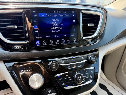 Used 2017 Chrysler Pacifica Touring-L Plus FWD image 15