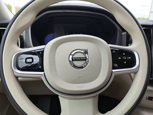 Used 2022 Volvo XC60 B5 Inscription w/ Climate Package image 10