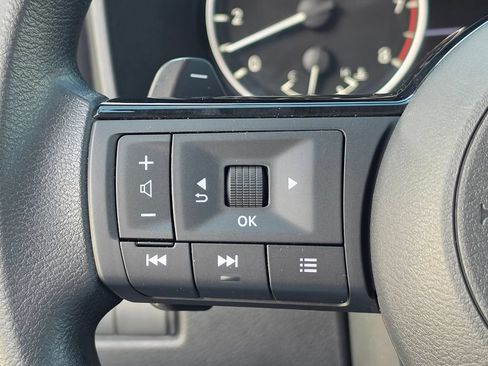 Used 2023 Nissan Rogue SV AWD/4WD image 17