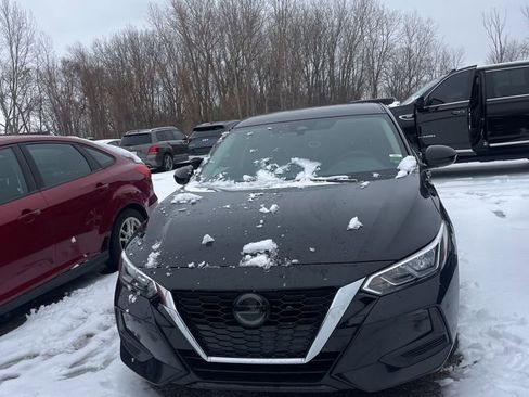 Used 2022 Nissan Sentra SV image 2