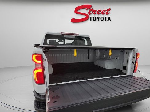 Used 2024 Chevrolet Silverado 1500 LT Trail Boss w/ Convenience Package II image 7