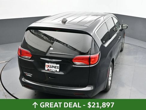 Used 2023 Chrysler Voyager LX FWD image 37