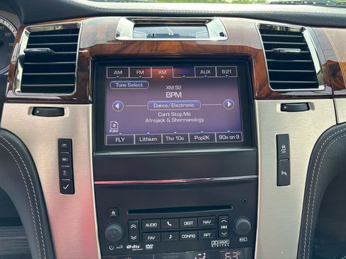 Used 2014 Cadillac Escalade Platinum AWD/4WD image 22