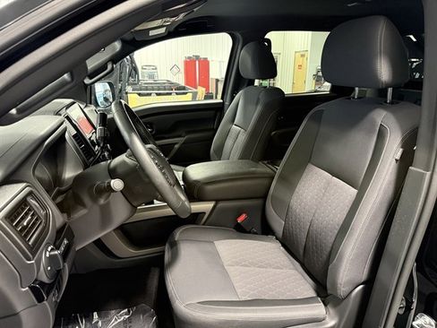 Used 2024 Nissan Titan SV w/ SV Bronze Edition Package image 11