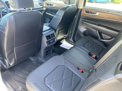 Used 2024 Volkswagen Atlas SE AWD/4WD image 20