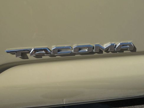 Used 2016 Toyota Tacoma SR5 w/ SR5 Appearance Package (SN) image 14