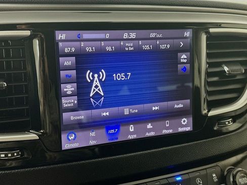 Used 2020 Chrysler Pacifica Touring w/ Advanced Safetytec Group image 17