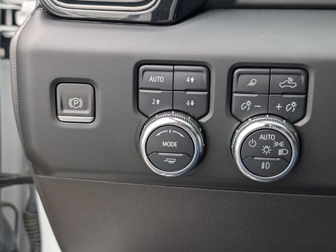 Used 2023 GMC Sierra 1500 AT4 w/ AT4 Premium Package AWD/4WD image 21