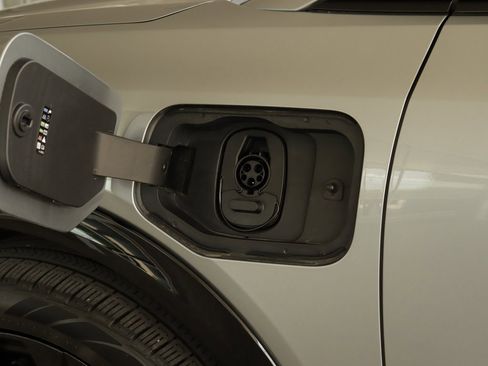 Used 2025 Chevrolet Equinox EV RS image 40