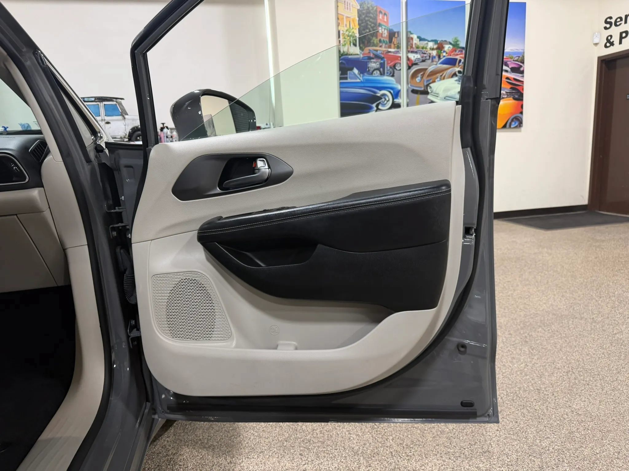 Used 2022 Chrysler Pacifica Touring-L FWD image 24