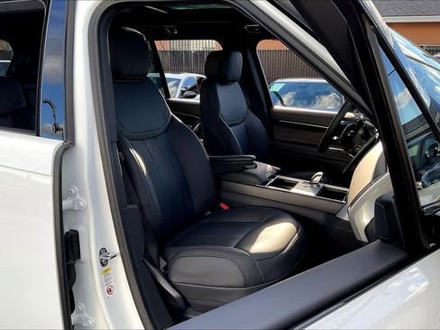 New 2025 Land Rover Range Rover SE image 31