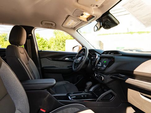 Used 2023 Chevrolet TrailBlazer LT w/ Convenience Package FWD image 11