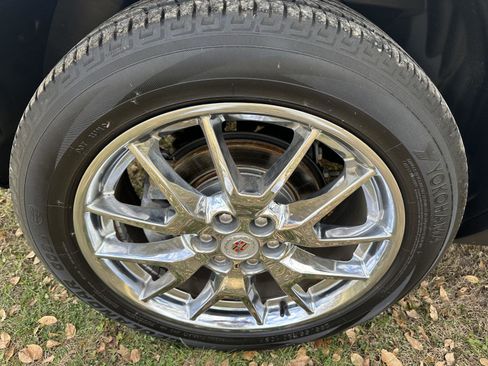 Used 2013 Cadillac SRX Premium image 16