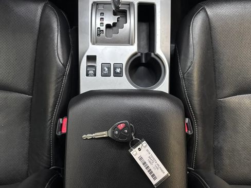 Used 2016 Toyota 4Runner SR5 AWD/4WD image 18