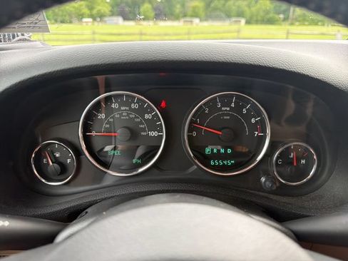 Used 2017 Jeep Wrangler Unlimited Rubicon w/ Connectivity Group AWD/4WD image 16