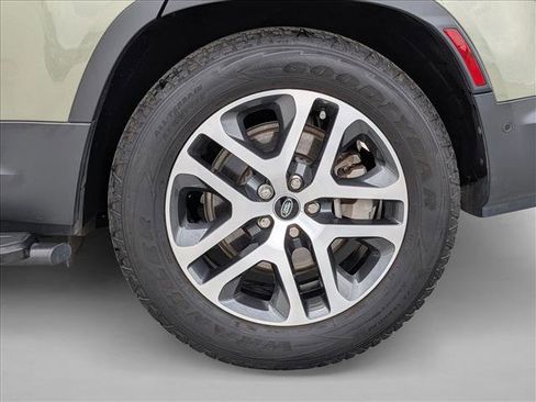 Used 2024 Land Rover Defender 130 S image 27