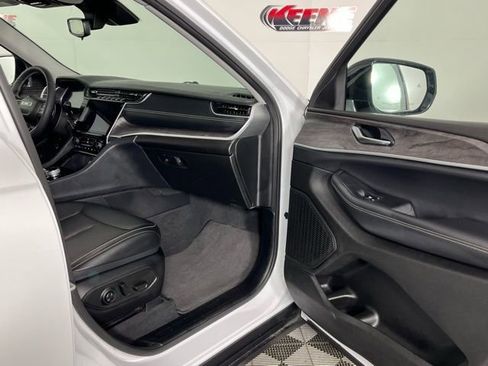 Used 2023 Jeep Grand Cherokee L Limited image 32