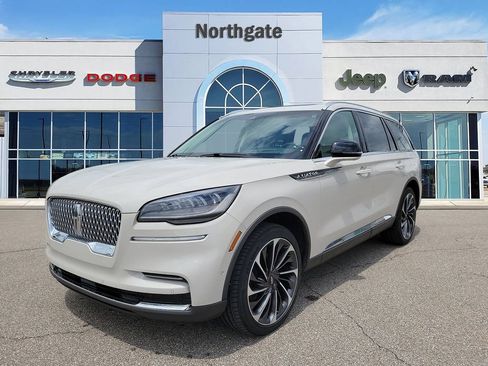 Used 2022 Lincoln Aviator Reserve w/ Equipment Group 201A AWD/4WD image 2