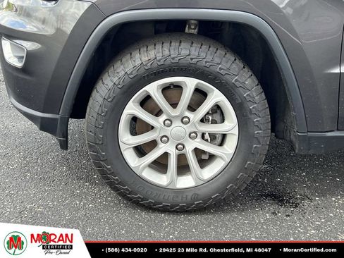 Used 2021 Jeep Grand Cherokee Laredo AWD/4WD image 10