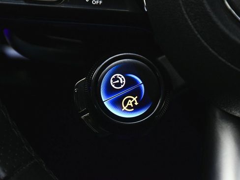 Used 2025 Mercedes-Benz GLC 43 AMG GLC 43 AMG image 40