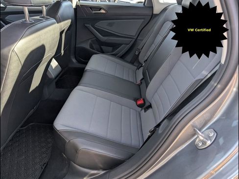 Certified 2025 Volkswagen Jetta SE w/ Sunroof Package image 8