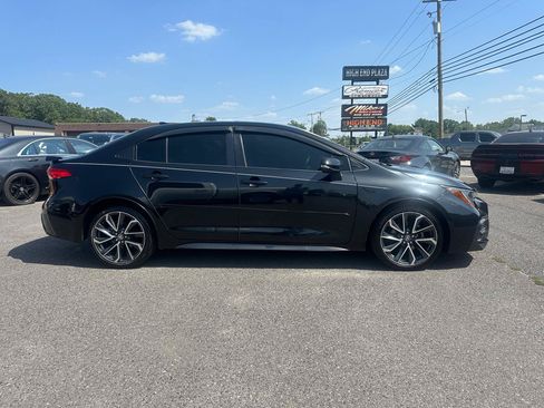 Used 2022 Toyota Corolla SE w/ SE Premium Package FWD image 4