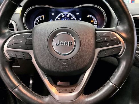 Used 2021 Jeep Grand Cherokee Laredo AWD/4WD image 5