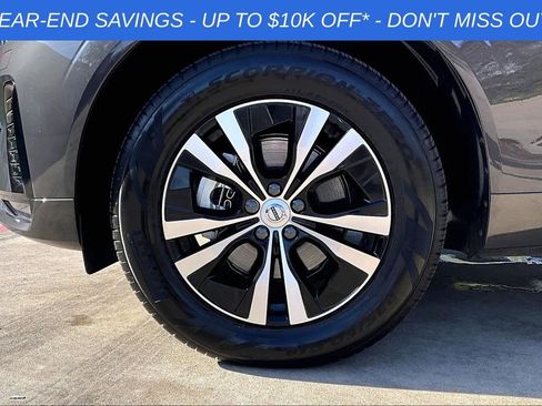 Used 2025 Volvo XC60 B5 Core w/ Protection Package Premier image 11