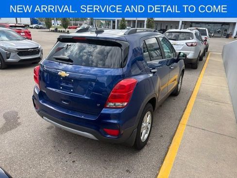 Used 2017 Chevrolet Trax LT w/ Sun & Sound Package FWD image 10