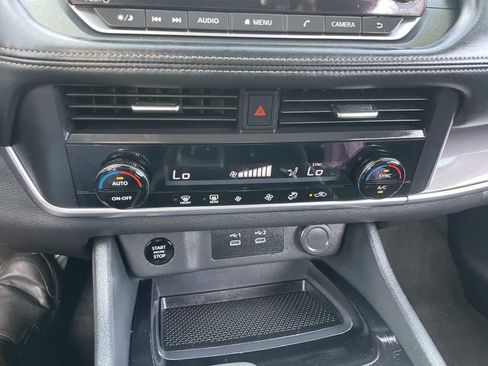 Used 2024 Nissan Rogue SV FWD image 27