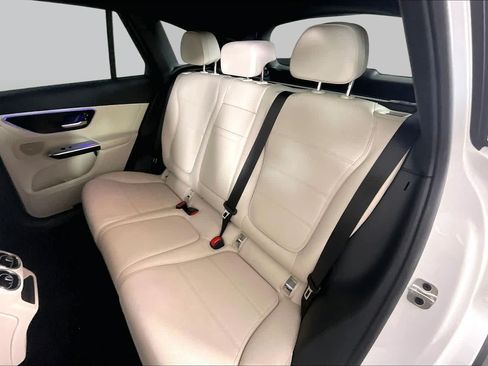 Used 2026 Mercedes-Benz GLC 300 image 16