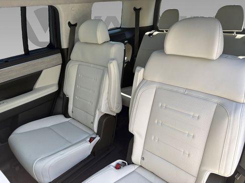 New 2025 Hyundai Santa Fe Calligraphy image 3