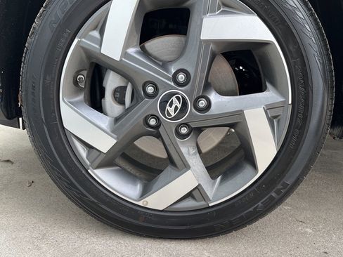 Used 2025 Hyundai Venue SEL FWD image 23