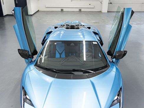 Used 2025 Lamborghini Revuelto image 11