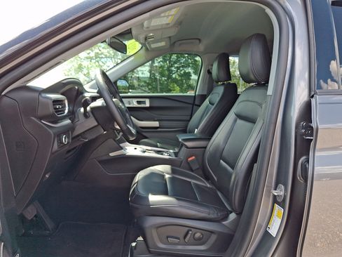 Used 2023 Ford Explorer XLT w/ Equipment Group 202A AWD/4WD image 15