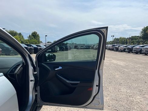 Used 2013 Ford Focus Titanium FWD image 32