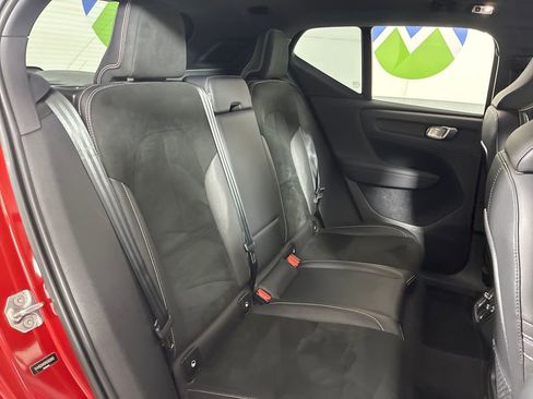 Used 2021 Volvo XC40 T5 R-Design w/ Advanced Package image 29