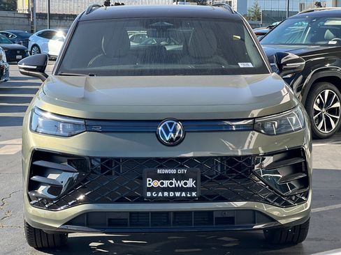 New 2026 Volkswagen Tiguan SE R-Line image 9