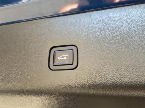 Used 2022 Chevrolet Traverse LT image 15